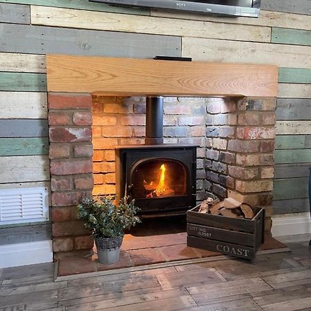 Вилла Den Of Joy Humberston Fitties Sleeps 6,Hot Tub,Log Burner Клиторпс Экстерьер фото