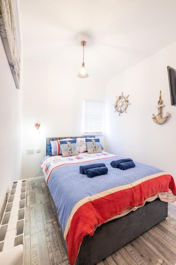 Вилла Den Of Joy Humberston Fitties Sleeps 6,Hot Tub,Log Burner Клиторпс Экстерьер фото