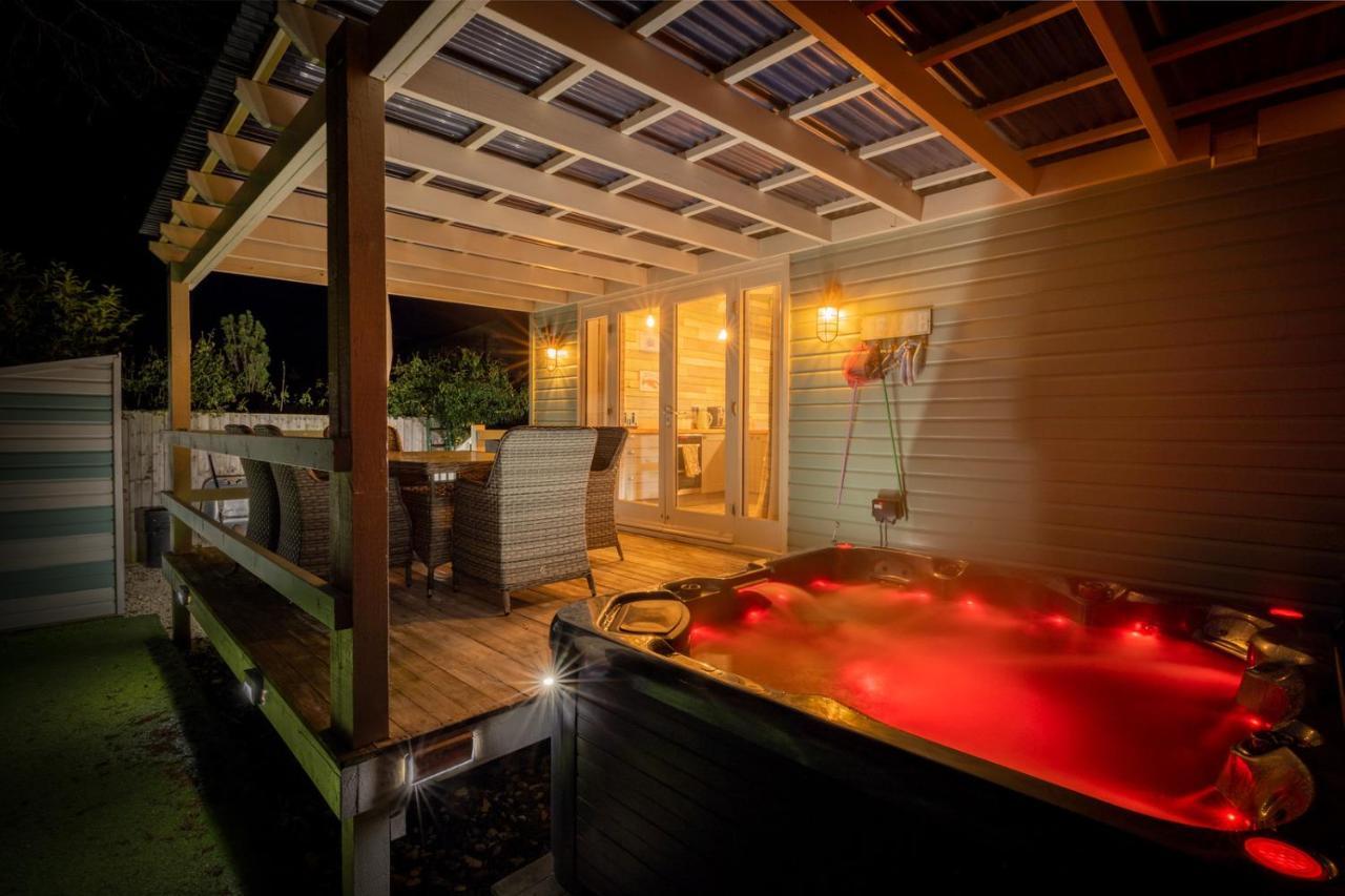 Вилла Den Of Joy Humberston Fitties Sleeps 6,Hot Tub,Log Burner Клиторпс Экстерьер фото