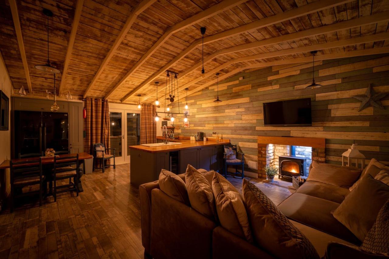 Вилла Den Of Joy Humberston Fitties Sleeps 6,Hot Tub,Log Burner Клиторпс Экстерьер фото