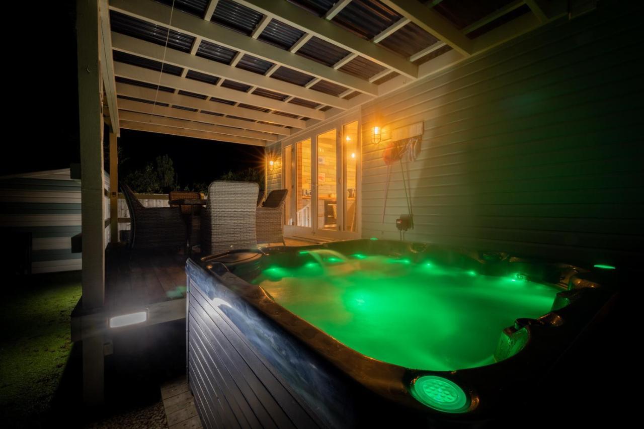 Вилла Den Of Joy Humberston Fitties Sleeps 6,Hot Tub,Log Burner Клиторпс Экстерьер фото