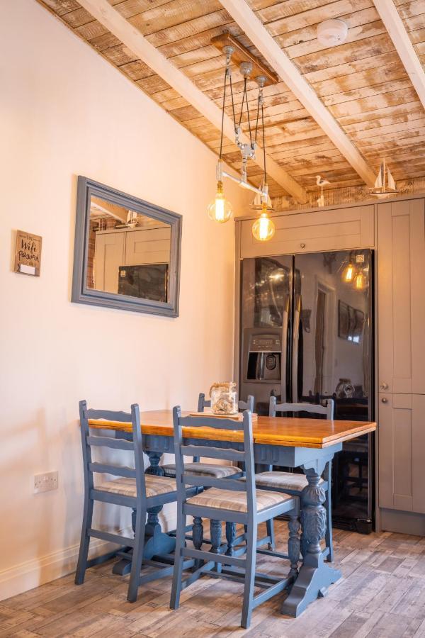 Вилла Den Of Joy Humberston Fitties Sleeps 6,Hot Tub,Log Burner Клиторпс Экстерьер фото