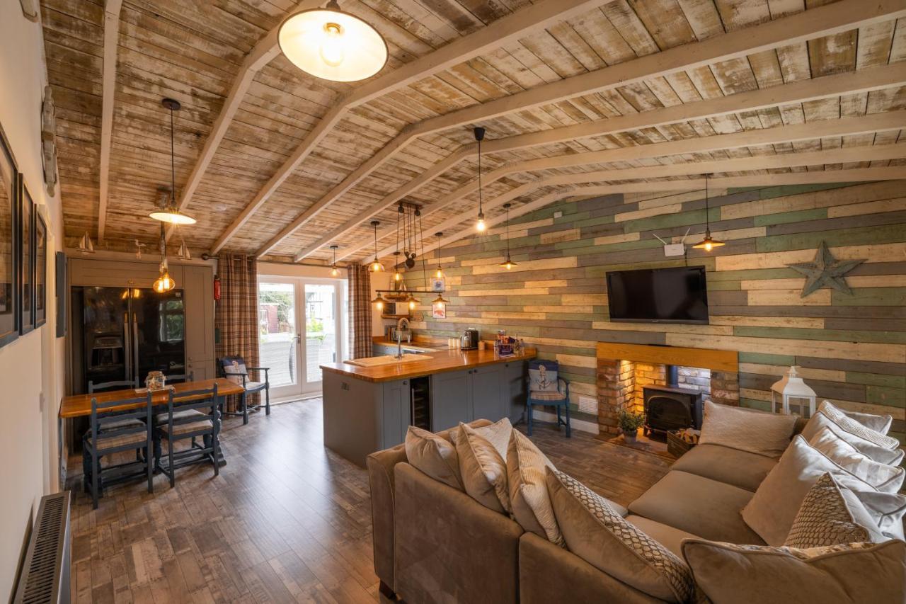 Вилла Den Of Joy Humberston Fitties Sleeps 6,Hot Tub,Log Burner Клиторпс Экстерьер фото